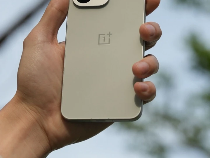 OnePlus 15 создают похожим на iPhone: первые секреты