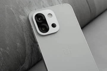 OnePlus 13s украл фишку Nothing Phone (3a)! Или всё гораздо проще?