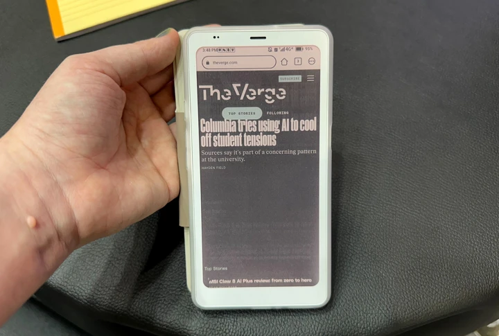 Onyx Boox готовит смартфон с цветным E-Ink-дисплеем