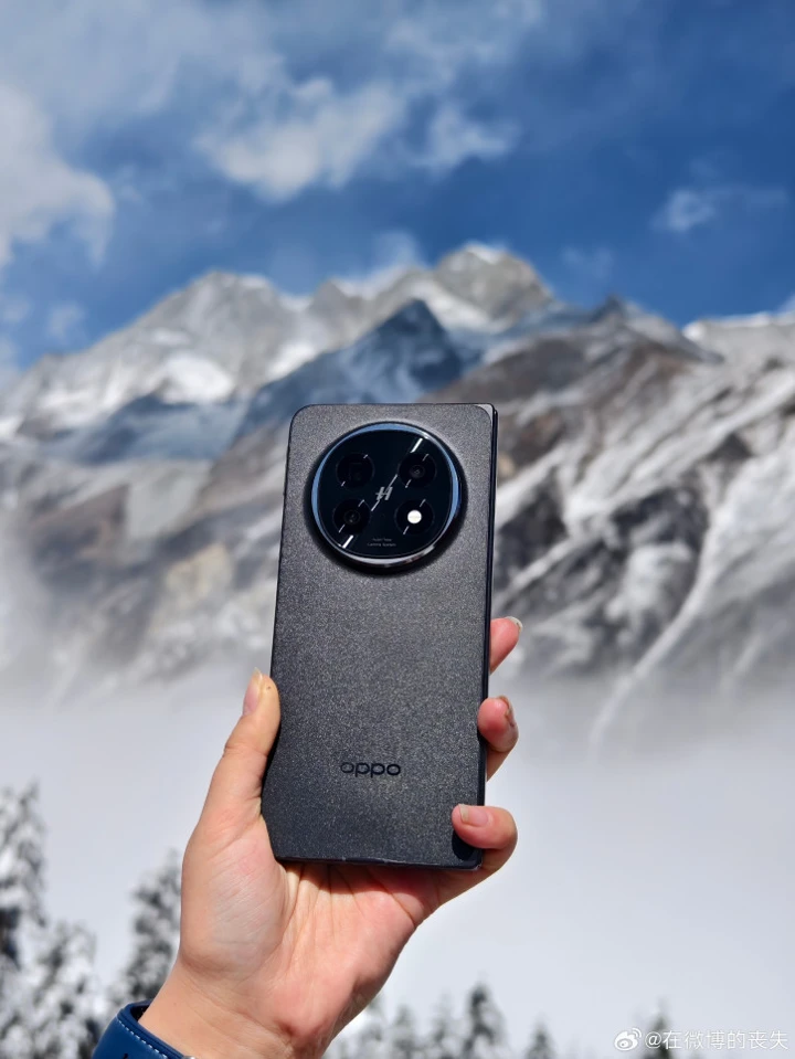 OPPO Find N5 уже красуется на студийных фото во всех расцветках