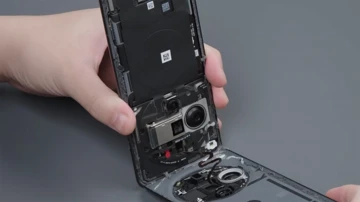 OPPO Find X7 Ultra разобрали на видео: два перископа крупным планом