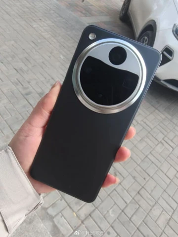 OPPO Find X8 Ultra впервые на живых фото: что ты такое?!