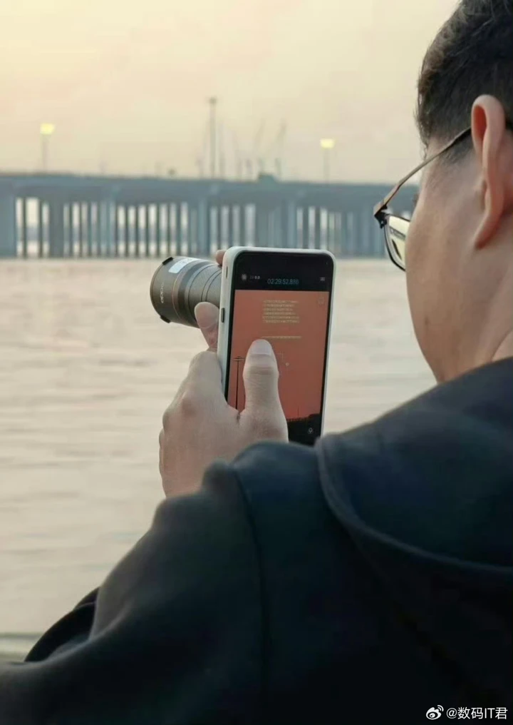 OPPO Find X9 Ultra с огромным зум-объективом запечатлён на шпионских фото