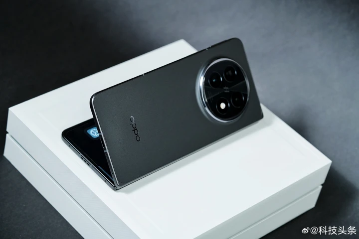 OPPO в последний момент решила улучшить набор камер Find N6