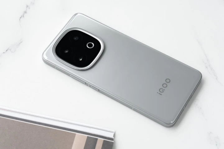 Первые секреты iQOO 14: дисплей высшей пробы?