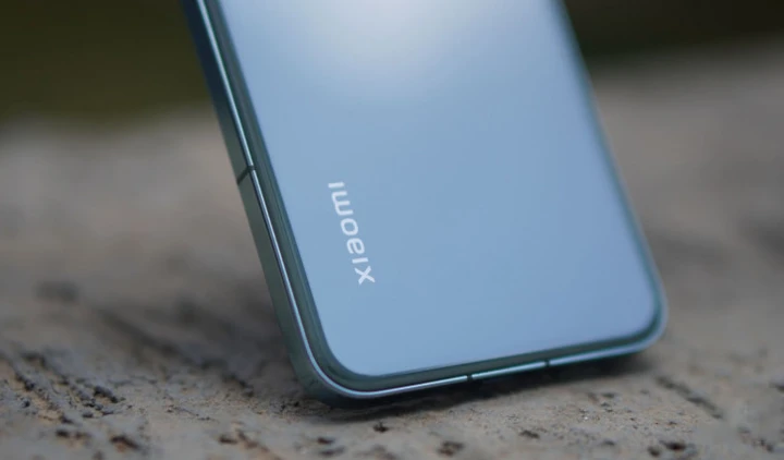 Первый взгляд на рендер лицевой панели Xiaomi 15: что по рамкам?