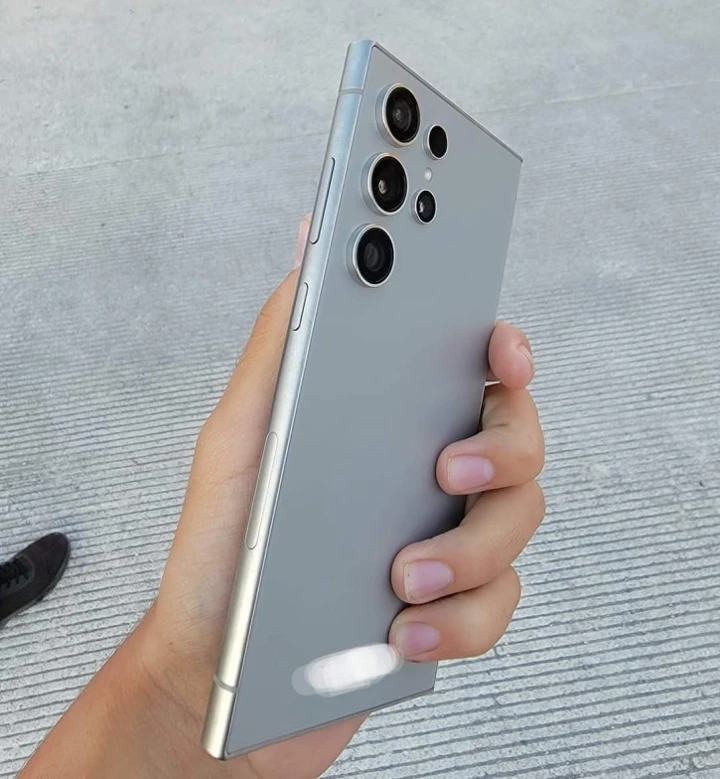 Рамки Samsung Galaxy S24 Ultra крупным планом: толще, чем у S23 Ultra?