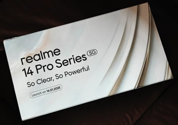 Распаковка комплекта для прессы с Realme 14 Pro+ на фото и видео