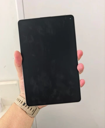 Размеры Huawei MatePad Mini сравнили с Pura X и другими MatePad на фото