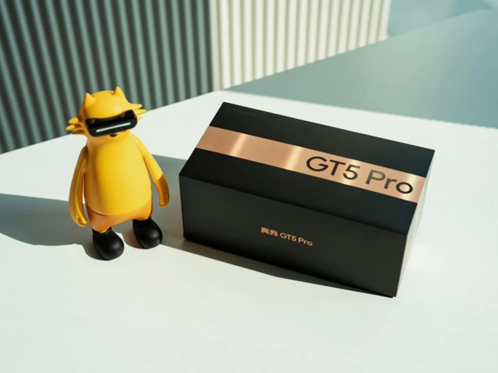 Realme GT5 Pro уже готов к старту продаж? Коробка с флагманом на фото