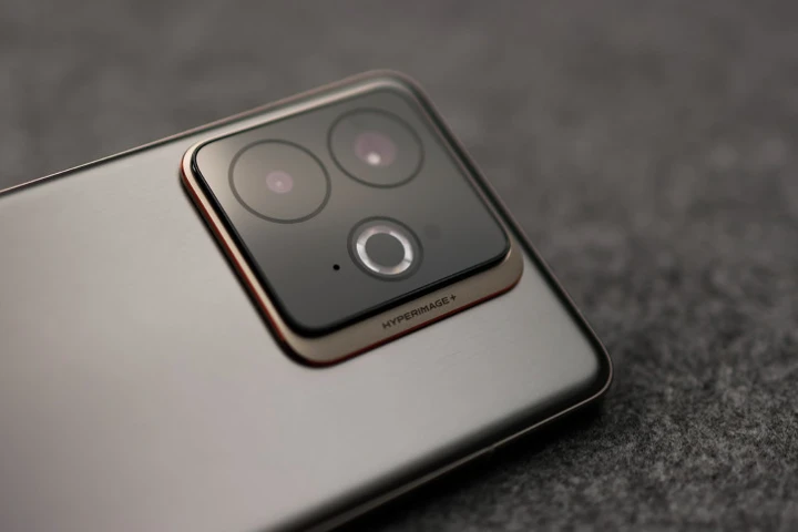 Realme GT 7 Pro Racing Edition уже показали на первых живых фото