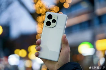 Realme Neo 7 во всех расцветках уже красуется на студийных фото