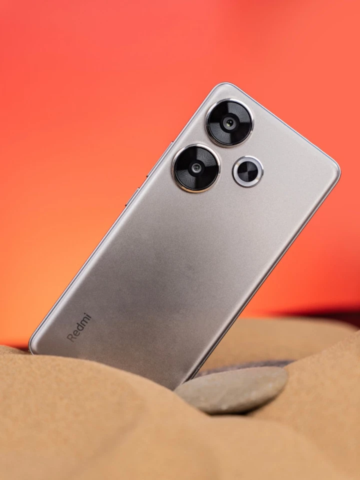 Redmi Turbo 3 во всех расцветках красуется на студийных фото