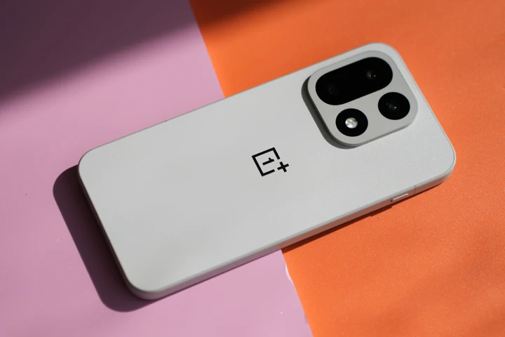 РОЗЫГРЫШ: выиграй OnePlus 15 и кроссовки Li-Ning