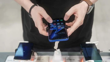 Рынок смартфонов России рухнул почти на 25% в 2025 году