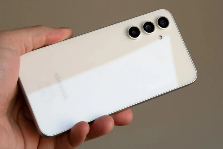 Samsung Galaxy A55 станет пятым поколением с одной и той же камерой