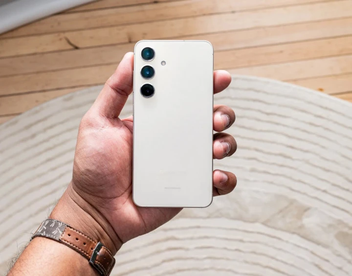 Samsung Galaxy S24 FE быть! Первые детали по "фанатскому" флагману