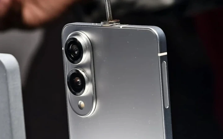 Samsung Galaxy S25 Edge приписывают странный набор камер