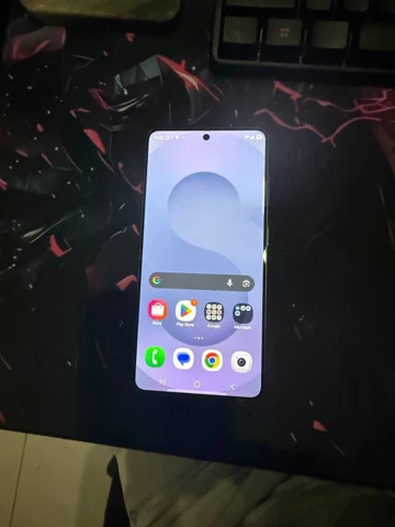 Samsung Galaxy S26+ продают на барахолке до анонса: первые живые фото