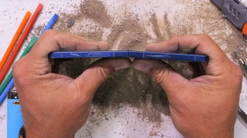 Samsung Galaxy Z Flip 7 проверили в жестоких тестах на прочность