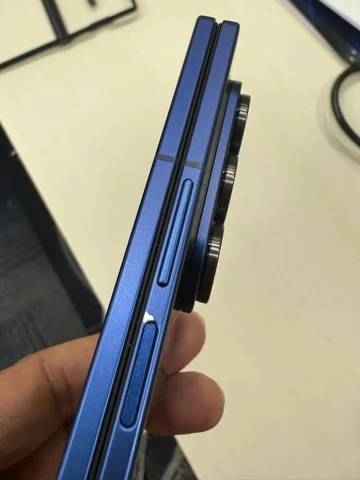 Samsung Galaxy Z Fold 7 страдает от слезающей краски