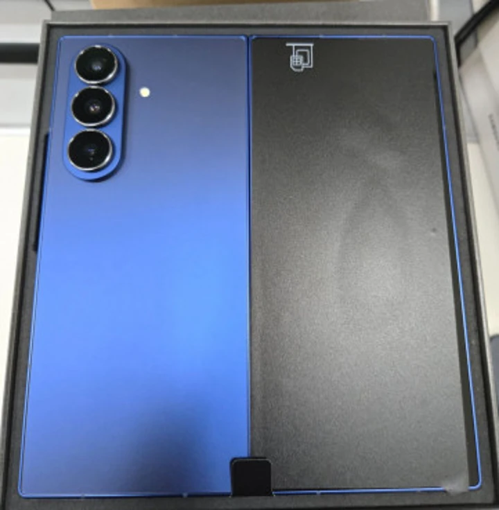 Samsung Galaxy Z Fold 7 засветился на первых шпионских фото