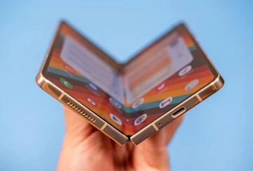 Samsung не принимает по гарантии Galaxy Z Fold 4 с заводским дефектом