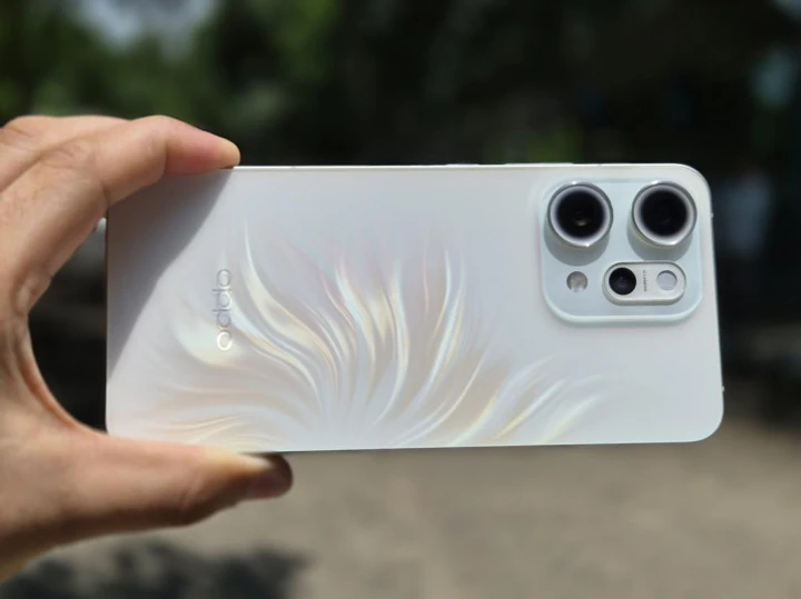 Серия OPPO Reno 15 расширится компактной моделью