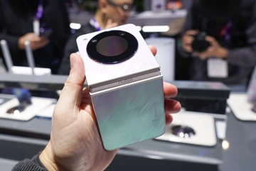 Складной Nubia Flip с доставкой из РФ отдают дешевле 21 000 рублей