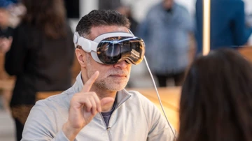 Сотрудники Apple: Vision Pro станет пригодным лишь через 4 поколения