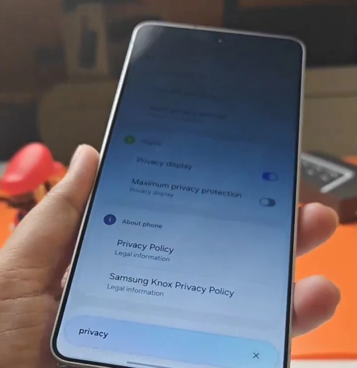 Технологию «банкоматного» экрана Galaxy S26 Ultra показали в действии