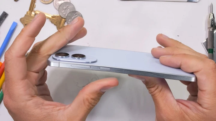 Тест на сгибание сверхтонкого Galaxy S25 Edge: что могло пойти не так?
