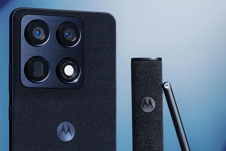 Тканевая крышка и карманный стилус: официальный постер Motorola Signature
