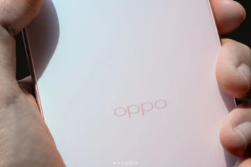 Топ-менеджер OPPO впервые показал Find X8 Ultra на живом фото