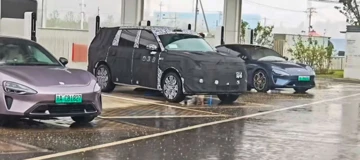 Третий после SU7 и YU7? В Пекине засняли новое авто Xiaomi в камуфляже