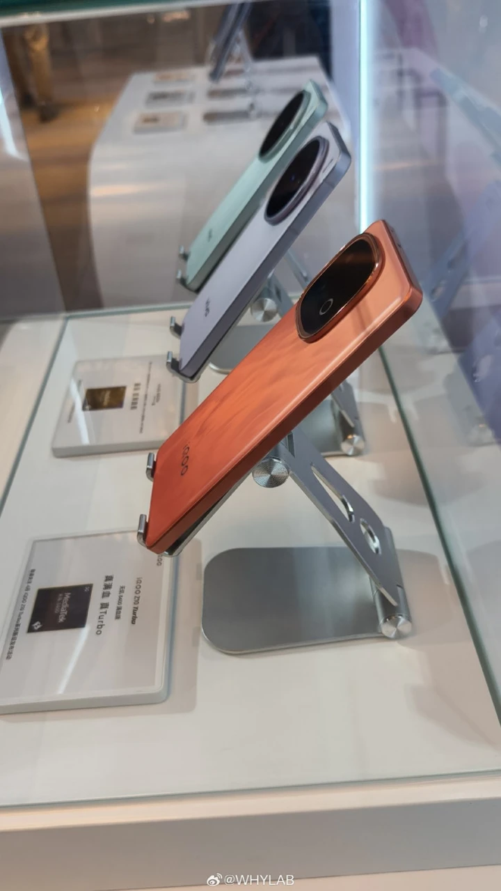 Упс! iQOO Z10 Turbo засняли вживую на витрине MediaTek