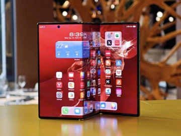 Успех? Продажи Huawei Mate XT превысили 400 000 штук