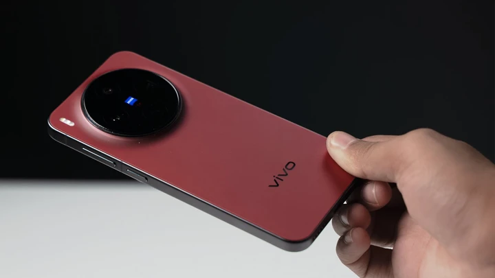 В Индии вышел красный Vivo X300: подборка фото