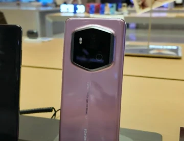 ВИДЕО: забираем Magic 6 RSR (Porsche Design) из магазина Honor в Китае