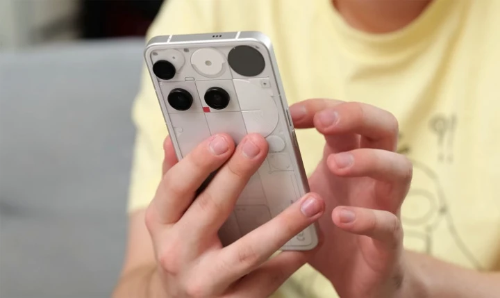 ВИДЕО: обзор Nothing Phone (3) – проблемный нетакусик