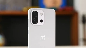 ВИДЕО: обзор OnePlus 13T – компакт, который мы ждали 10 лет?