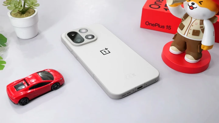 ВИДЕО: обзор OnePlus 15 – недопонятый хит с выдающейся автономностью