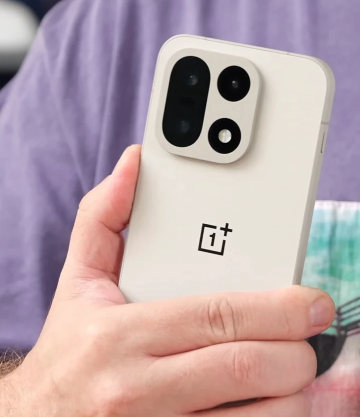 ВИДЕО: обзор OnePlus 15 за минуту – оптимальный флагман?