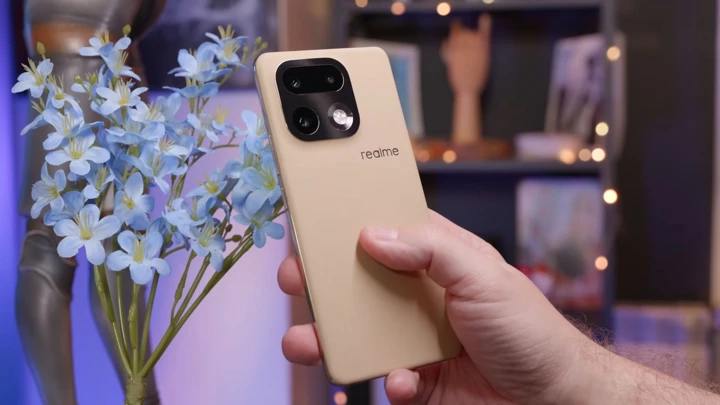 ВИДЕО: обзор Realme 16 Pro+ – потенциальный хит с обидными решениями