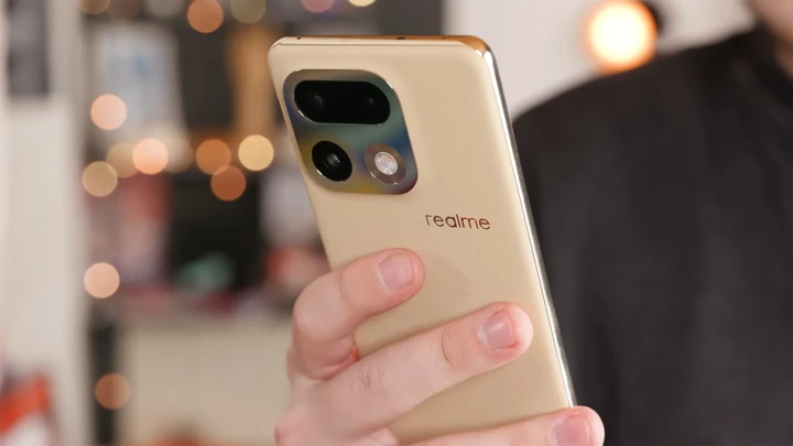ВИДЕО: обзор Realme 16 Pro+ за минуту – новый хит с японским почерком?