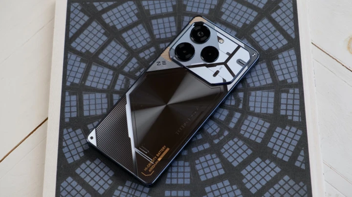 ВИДЕО: обзор Tecno Pova 6 Pro - стереозвук и "глифы" за недорого