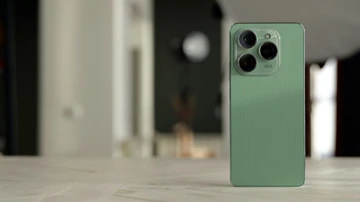 ВИДЕО: обзор Tecno Spark 20 Pro - редкий гость с IPS и 3,5 мм