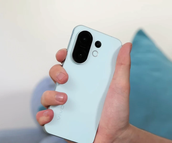 ВИДЕО: обзор Vivo X200 FE – фанатская версия здорового человека?