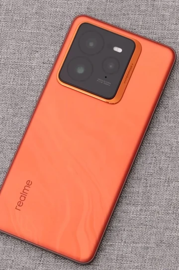 ВИДЕО: первый взгляд на Realme GT 7 Pro – самый дешёвый из мощнейших