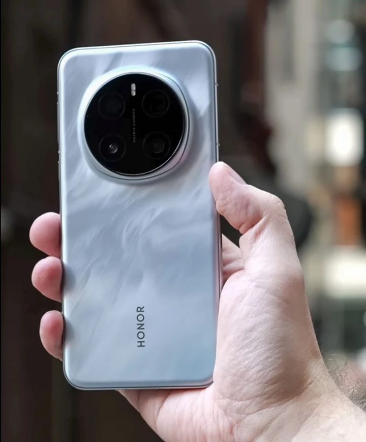 ВИДЕО: распаковка Honor Magic 7 Pro и цена в России